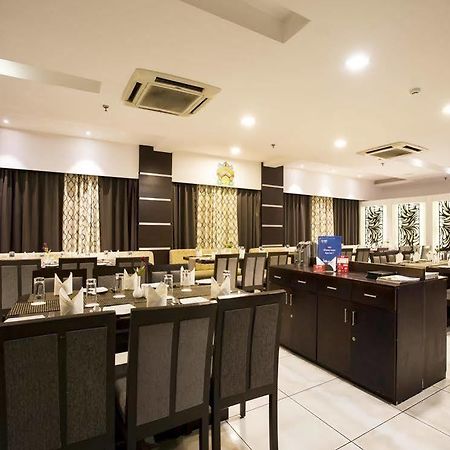 Oyo Rooms Near Cosmos Mall Силигури Екстериор снимка