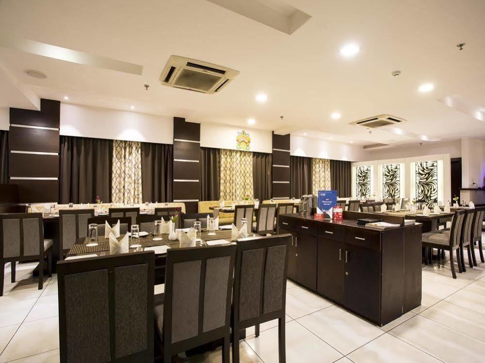 Oyo Rooms Near Cosmos Mall Силигури Екстериор снимка
