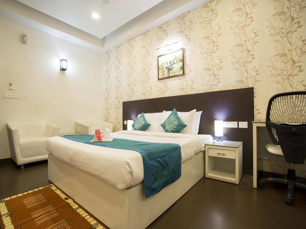 Oyo Rooms Near Cosmos Mall Силигури Екстериор снимка