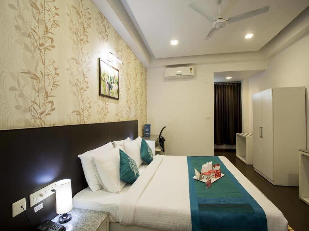 Oyo Rooms Near Cosmos Mall Силигури Екстериор снимка