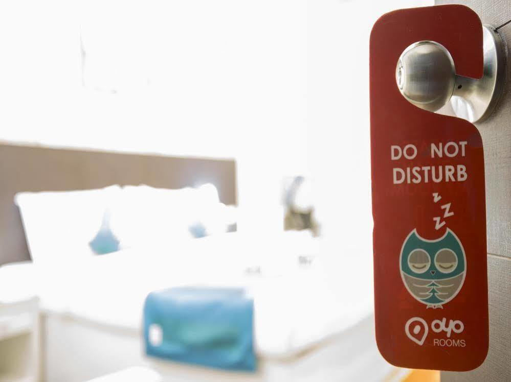 Oyo Rooms Near Cosmos Mall Силигури Екстериор снимка